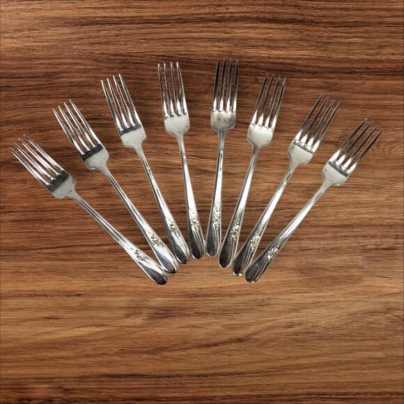 H&T MFG Co Vintage 1940 Meadow Flower Silver Plated Dinner Forks Set of 8 Fork - Picture 1 of 5